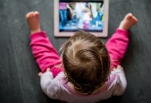 Reino Unido recomienda limitar a una hora diaria el uso de pantallas en menores de cinco años