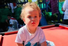 Un bebé de un año murió asfixiado con una uña postiza