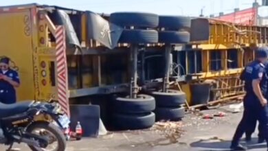 Vuelco de camión de refrescos paraliza la Circunvalación 2 de Maracaibo