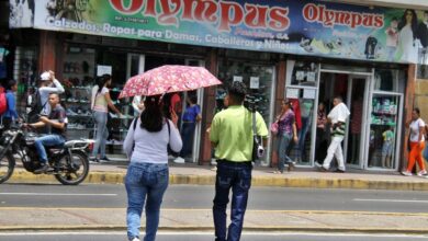 Maturineses buscan mantenerse hidratados y con ropa fresca ante altas temperaturas