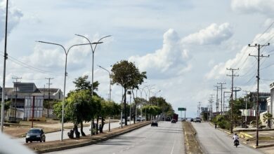 Instan a redoblar la hidratación ante el calor: Adultos mayores e hipertensos son los más vulnerables