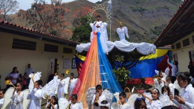 Más de 200 niños de El Guácharo protagonizan emotivo Viacrucis Viviente en Caripe