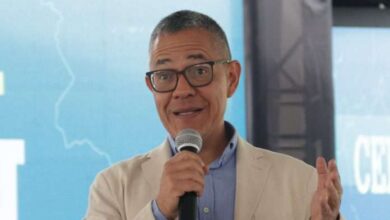 Ernesto Villegas retira su postulación como Defensor del Pueblo