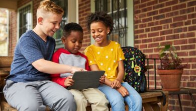 Padres en Brasil ahora administrarán las cuentas de sus hijos menores de 16 años