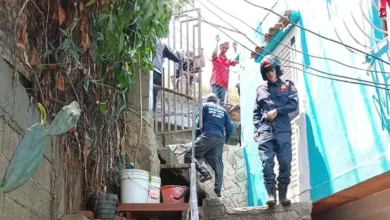 Ruptura de tubería matriz afecta 15 viviendas y cableado de alta tensión en Caracas