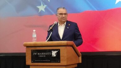 "Recibo más ataques de la oposición que del chavismo", afirma Enrique Márquez