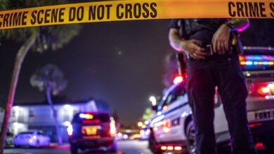 Hombre asesina a su exesposa frente a su hija tras irrumpir en su casa