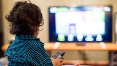 ¿Dibujos animados o hiperestimulación? El impacto de las pantallas en el cerebro infantil