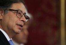 Petro denuncia 27 cuerpos calcinados tras bombardeos en la frontera con Ecuador