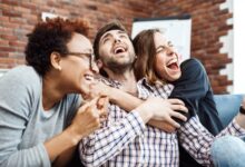 La ciencia confirma que reír reduce el estrés y protege el corazón