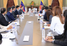 Delcy Rodríguez lideró encuentro preparatorio con misión que viajará a Washington