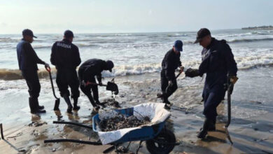 Derrame de petróleo golpea a pescadores del Golfo de México en Semana Santa