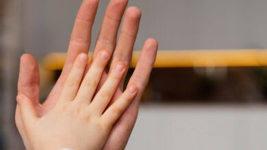 Menor de edad fallece tras ser golpeado por un vehículo mientras viajaba en bus