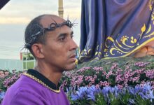 Púrpura de fe: Testimonios de una devoción que camina con El Nazareno