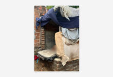 Rescatan a adolescente que vivía en una caseta de perros y era torturada por su novio