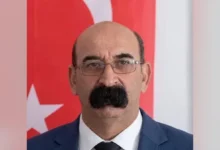 ¡Internet no perdona! El increíble bigote de un político turco que se volvió viral en redes