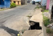 Habitantes de La Murallita exigen reparación urgente de alcantarilla y aceras