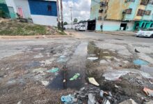 Comerciantes solicitan reparar bote de agua en la entrada de Alto Guri I