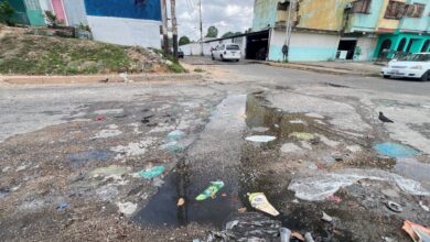 Comerciantes solicitan reparar bote de agua en la entrada de Alto Guri I
