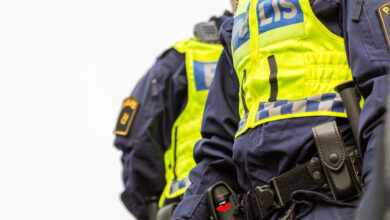 Acusan a un hombre de explotar sexualmente a su esposa con más de 120 clientes