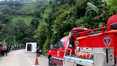 Tres heridos leves tras vuelco de unidad que transportaba a equipo de fútbol merideño