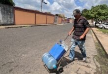 Vecinos de Brisas del Aeropuerto tienen una semana sin agua