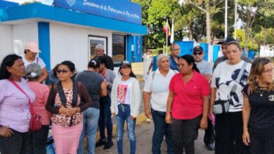 Familiares de detenidos en Monagas exigen justicia por traslado masivo al estado Aragua