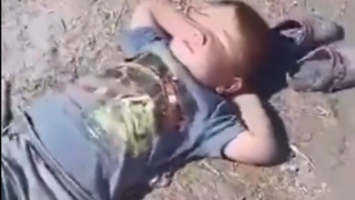 Niño de dos años perdido en Turquía es encontrado durmiendo con sus chanclas como almohada