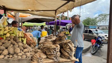 Feligreses mantienen viva la tradición de comer pescado en Semana Santa