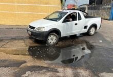 Conductores exigen reparación urgente de gran bache en la calle Mariño