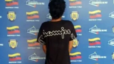 Madre entrega a su hijo de 18 años ante la PNB tras confesarle un asesinato