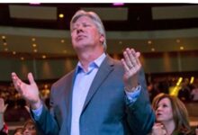 Liberan al pastor Robert Morris tras cumplir solo seis meses de cárcel por abuso sexual