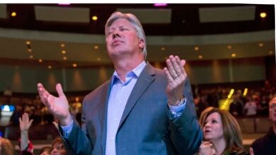 Liberan al pastor Robert Morris tras cumplir solo seis meses de cárcel por abuso sexual