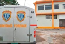 Muere un hombre al caer del techo de su casa mientras lo reparaba