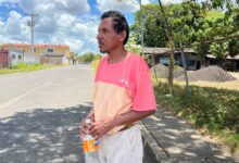 Adulto mayor se encuentra abandonado en la Av. Raúl Leoni de Maturín; espera por sus familiares
