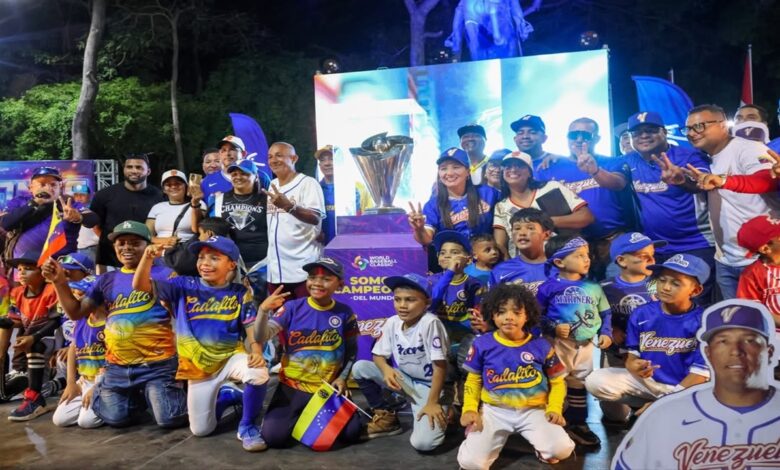 Cumaná recibió el trofeo del Clásico Mundial y declaró Hijo Ilustre a José Butto
