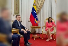 Presidenta (E) sostiene encuentro con el Encargado de Negocios de EEUU para fortalecer la agenda binacional