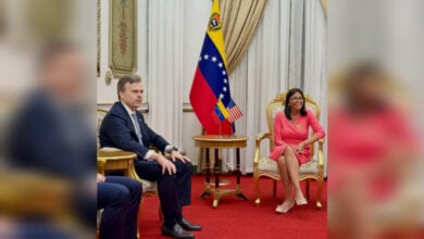 Presidenta (E) sostiene encuentro con el Encargado de Negocios de EEUU para fortalecer la agenda binacional