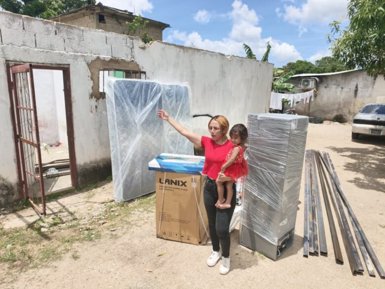 Afectados por ventolera en Brisas de Morichal reciben ayuda gubernamental