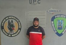 Detienen a un hombre por golpear a su hijo de 8 años tras ser ponchado en un juego de béisbol