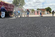 Recuperan la vialidad de Las Cayenas con labores de bacheo