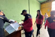 Bomberos verifican sistemas de protección en locales comerciales de la parroquia San Simón