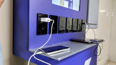 Instalan punto de carga para celulares en la Emergencia del Humnt