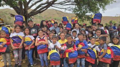 Beneficia a más de 100 estudiantes con uniformes y calzado en Cedeño