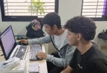 Jóvenes de Mérida crean dispositivo traductor de señas en tiempo real