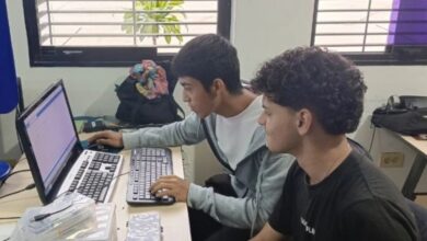 Jóvenes de Mérida crean dispositivo traductor de señas en tiempo real