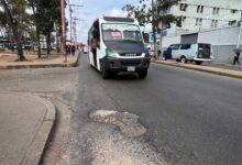 Conductores piden asfaltado para la avenida Bicentenario ante varios huecos