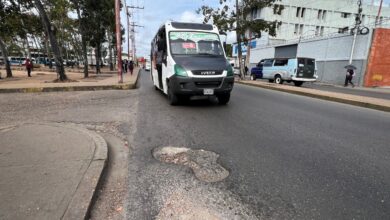 Conductores piden asfaltado para la avenida Bicentenario ante varios huecos