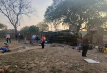 Dos muertos y 32 heridos tras vuelco de bus en Anzoátegui