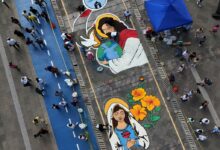 El Salvador crea una alfombra de sal de más de mil metros